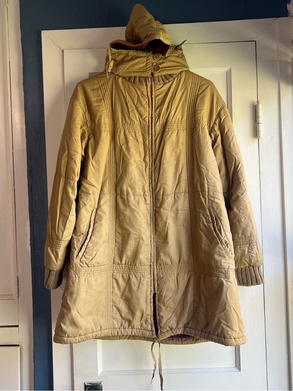 Vintage 80s 90s Women’s Hooded Puffer Coat in Tan